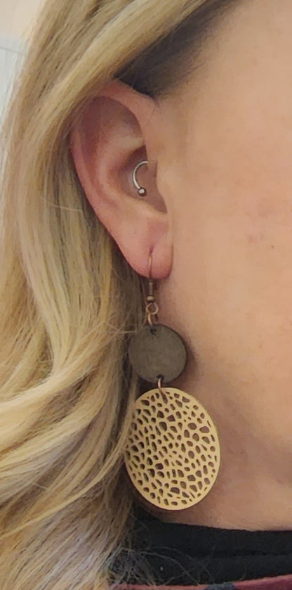 Khaki wooden round earrings